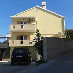 Bubi Hvar Apartments 1
